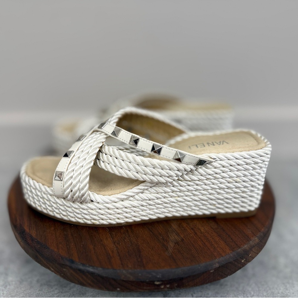 Vaneli Clem Wedge Slide w Pyramid Stud trim sz 8